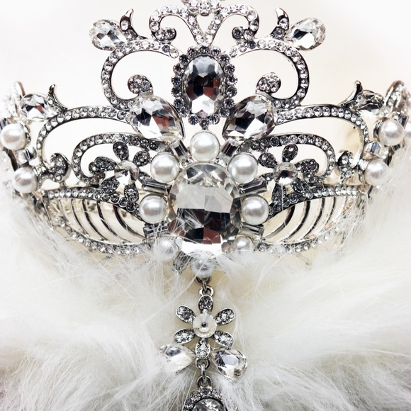 ✨ Dazzling Tiara ~ Pearls & Crystals Silver Tone
